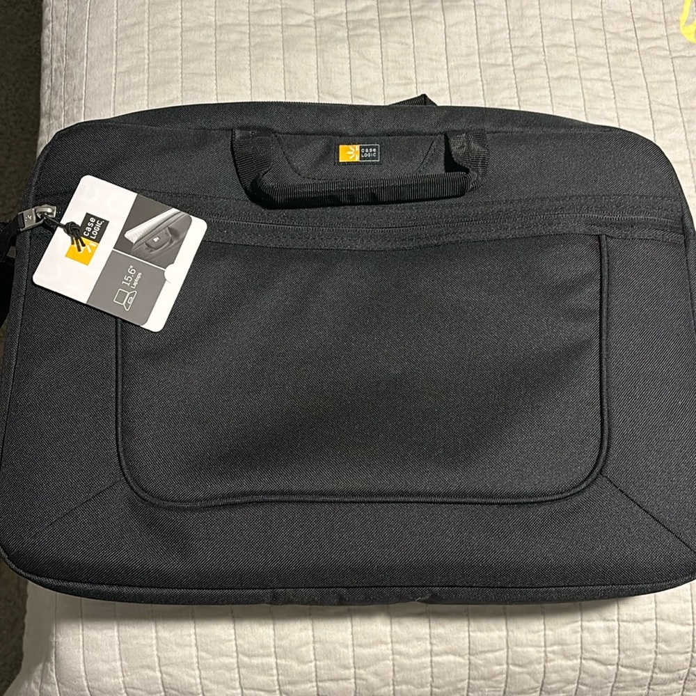 Case Logic 15.6" Laptop Laptop Bag w Strap Messenger Black Nylon NEW
